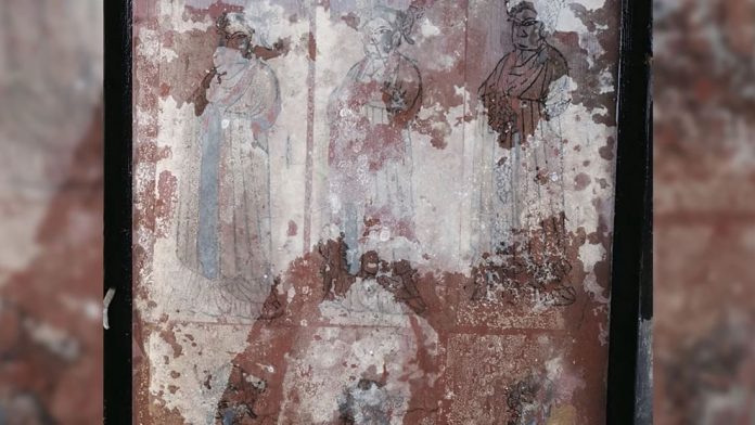 Esqueleto de la «Gran Dama» de 900 años emerge de un ataúd acuoso Esqueleto de la «Gran Dama» de 900 años emerge de un ataúd acuoso