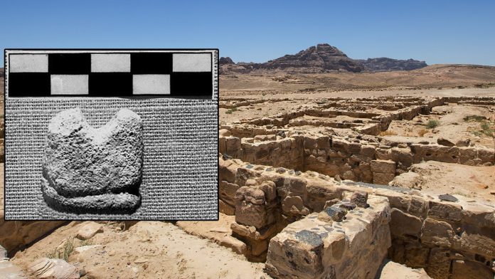 Roca encontrada en Jordania podría ser la pieza de ajedrez más antigua hasta la fecha Roca encontrada en Jordania podría ser la pieza de ajedrez más antigua hasta la fecha