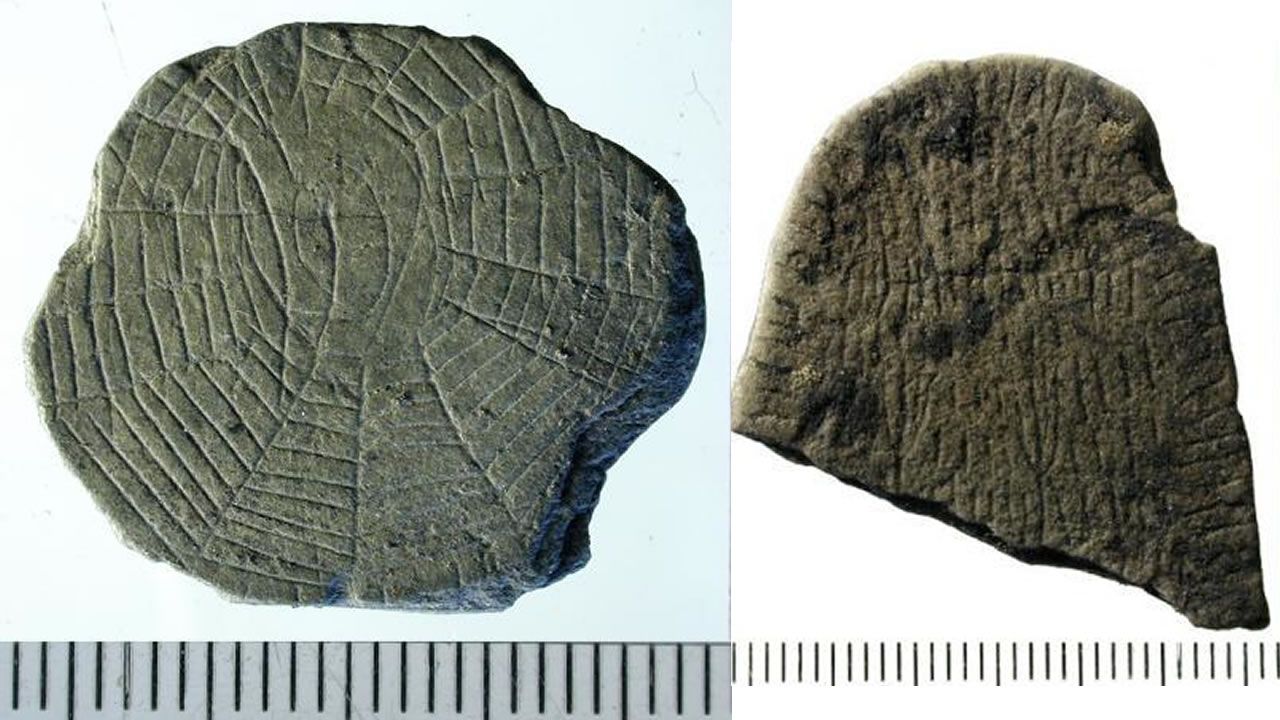 Hallan cientos de antiguas rocas talladas con patrones misteriosos en isla danesa