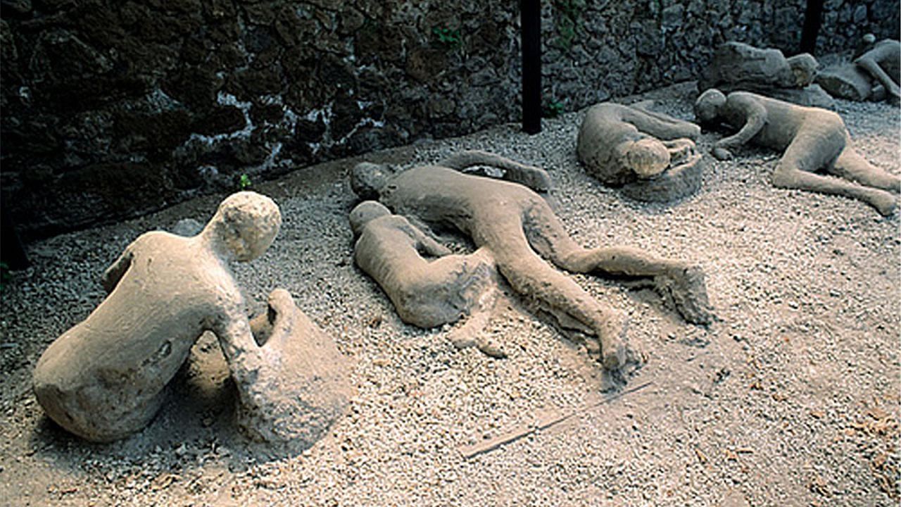 Arqueólogos hallan esqueleto de un antiguo niño en Pompeya