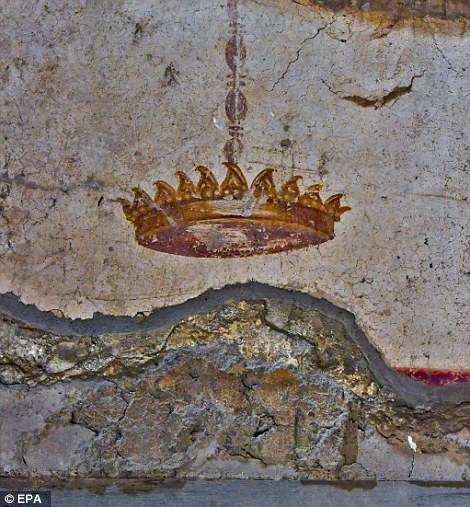 Detalles de los frescos que se encontraron durante las excavaciones en el sitio arqueológico de Pompeya, el jueves 17 de mayo de 2018. Los arqueólogos que excavaron una parte inexplorada de Pompeya descubrieron una calle de casas con balcones intactos que fueron enterrados cuando el monte Vesubio estalló en el año 79 d.C.