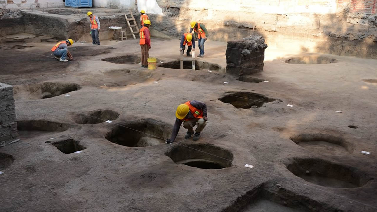 Hallan 26 fosas prehispánicas de hace más de 2.500 años al sur de la Ciudad de México