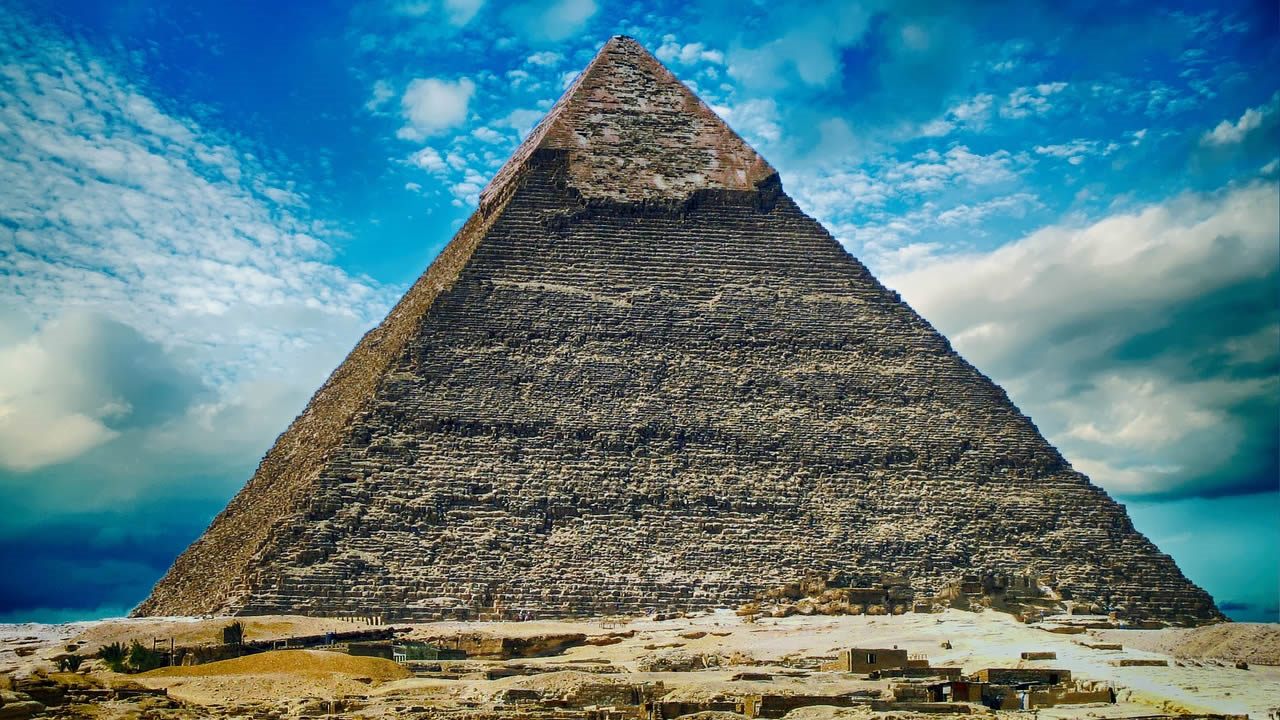 Hallan que la pirámide de Giza concentra las ondas de radio