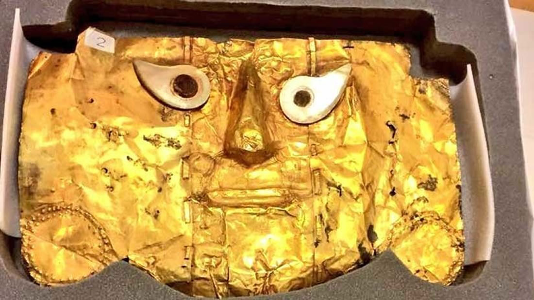 Devuelven a Perú una milenaria máscara de oro luego de 20 años