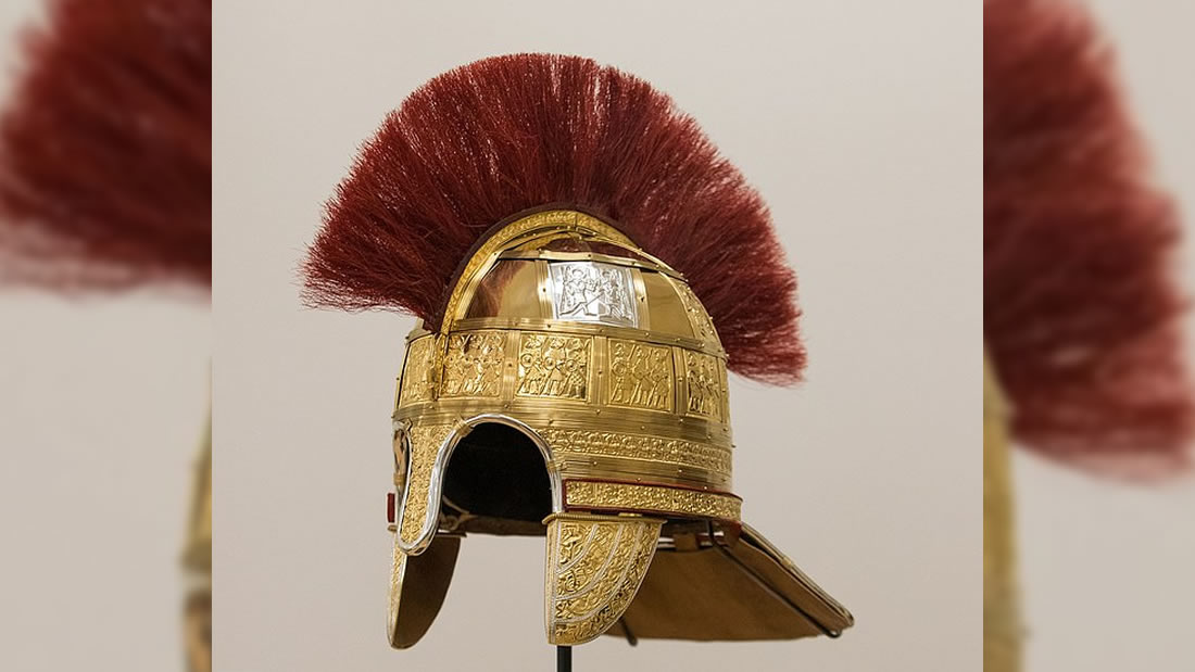 Reconstruyen un raro casco casco anglosajón de 1.300 años y hecho de acero, cuero y oro