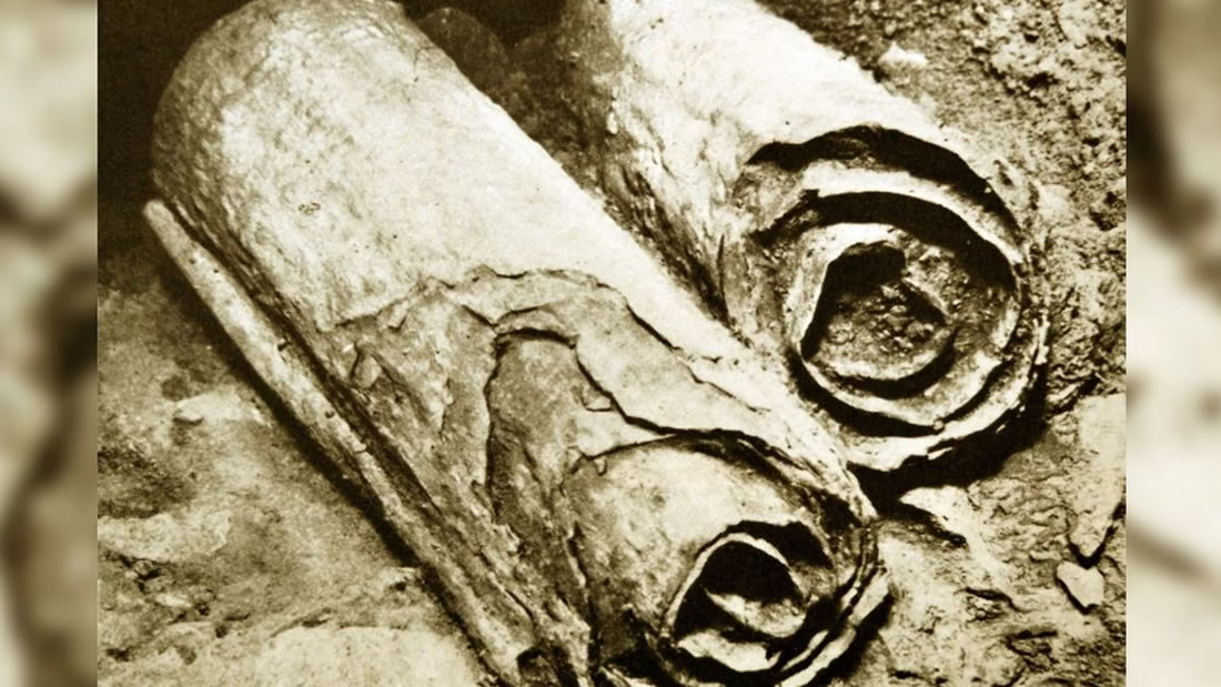 Arqueólogos buscan rollos del mar muerto en dos cuevas en Qumran recién descubiertas