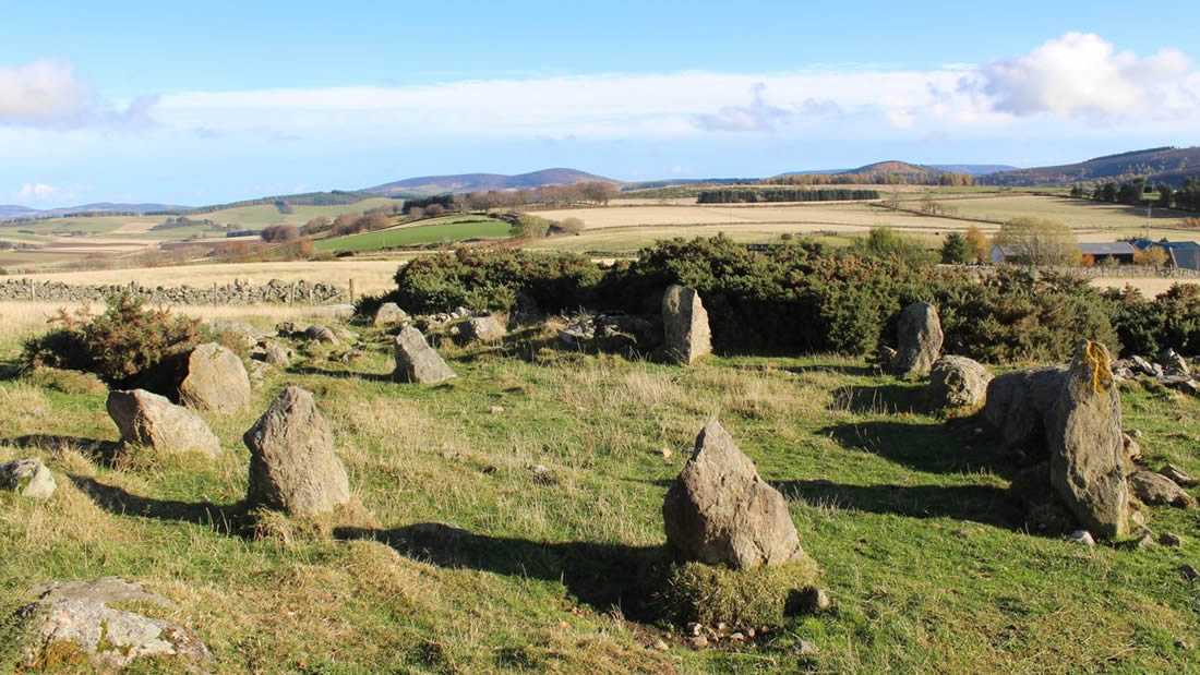 Este «antiguo» círculo de piedra en Escocia ha resultado ser nada antiguo