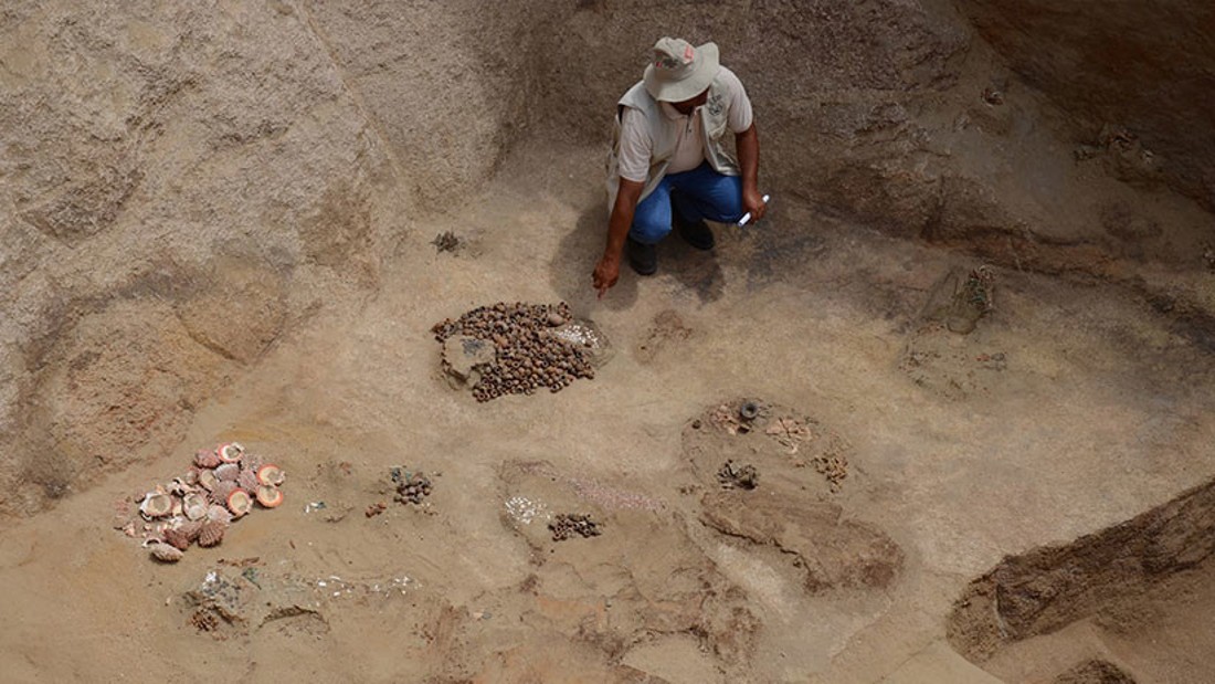 Hallan una tumba inca con los restos de 9 personas aparentemente sacrificadas hace más de 500 años