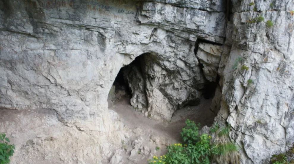 Cueva de Denisova, en Siberia, donde aparecieron los restos de la subespecie