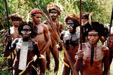 Miembros de la tribu Fore de Papúa-Nueva Guinea